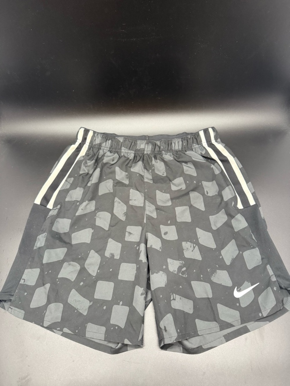 NIKE DRI-FIT CHALLENGER 7" UNLINED RUNNING SHORTS Size S